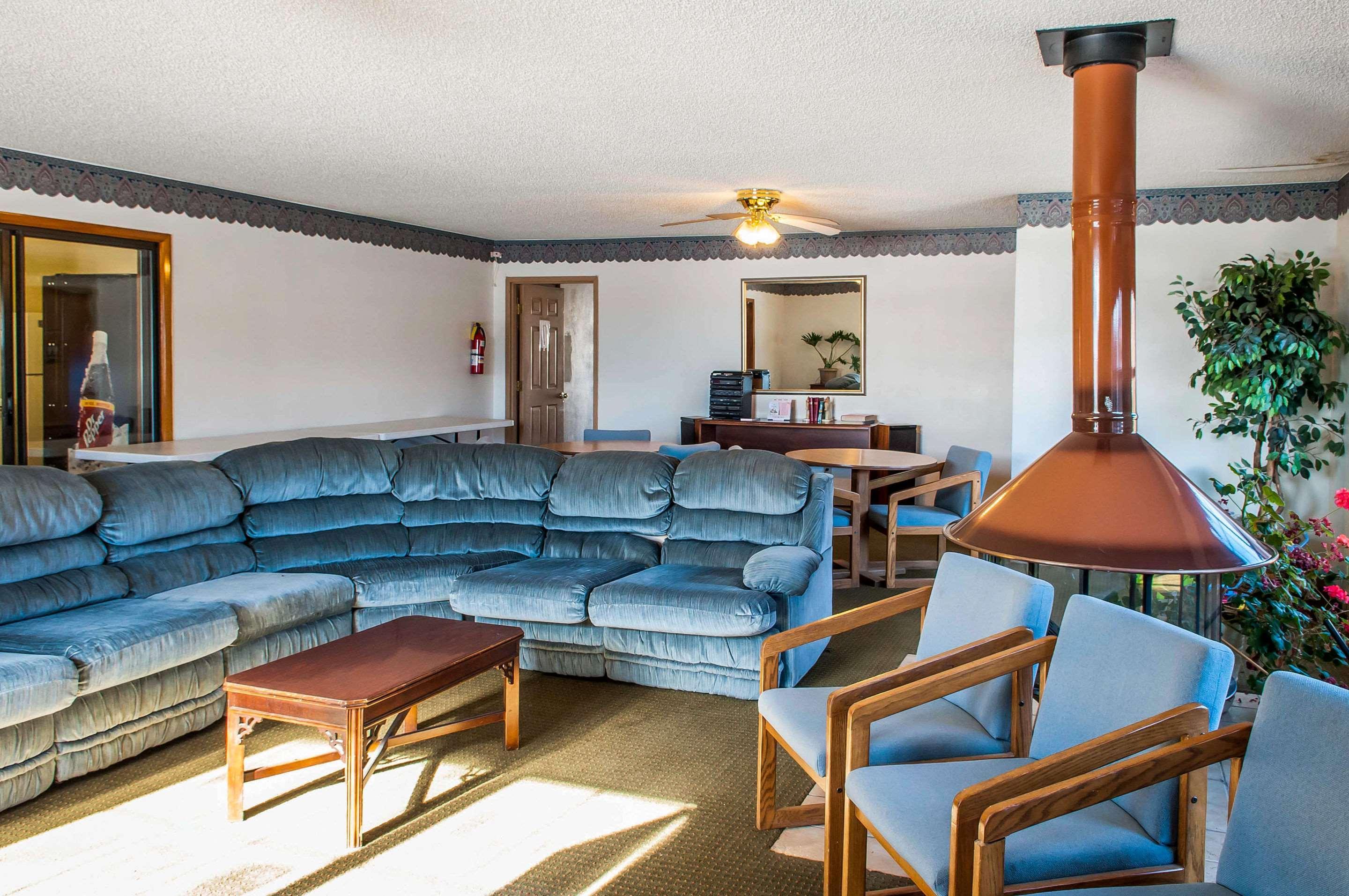 Econo Lodge Eagle Nest Exterior photo